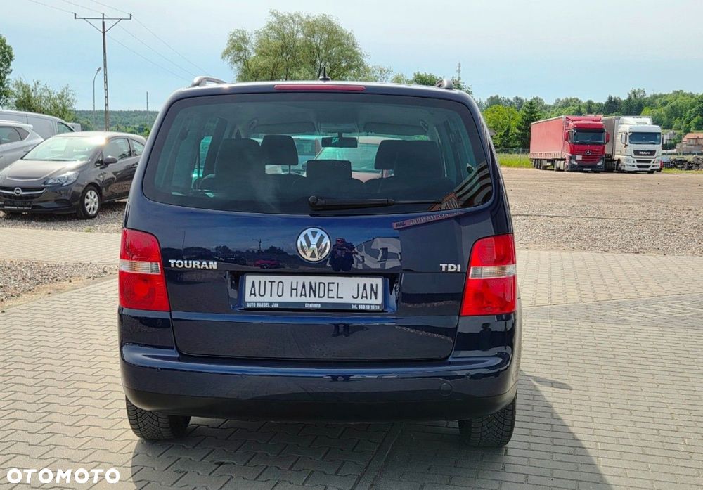 Volkswagen Touran - 22