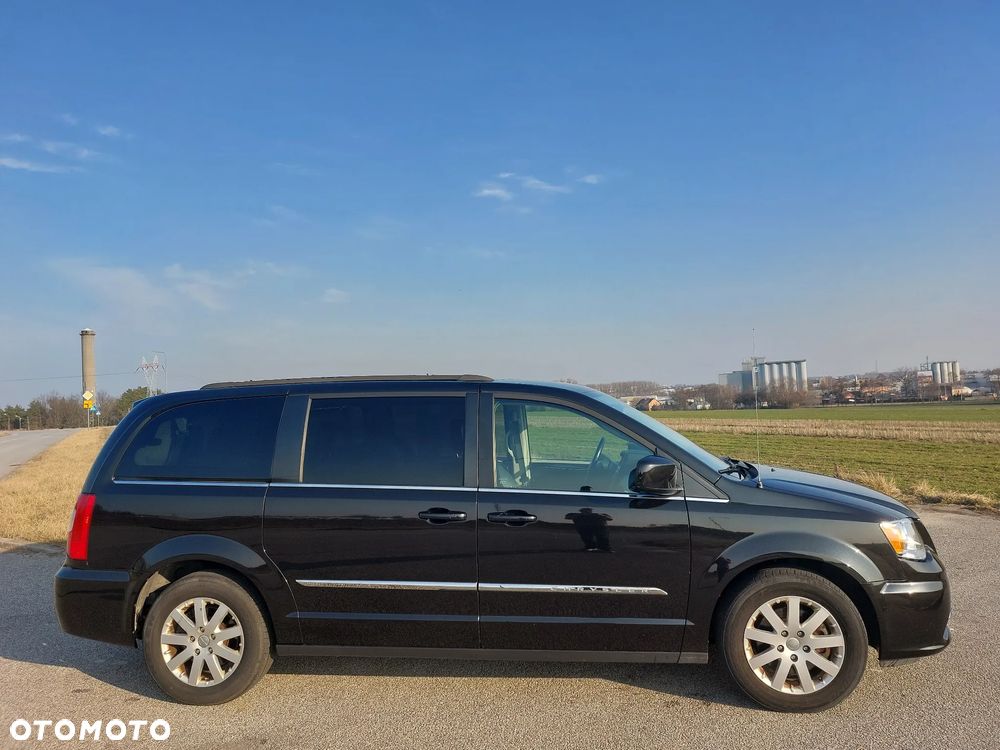 Chrysler Town & Country 3.6 Limited - 8