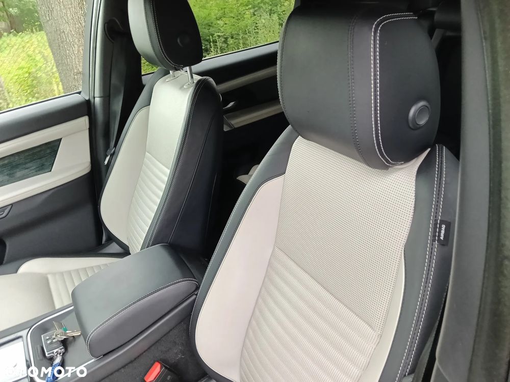 Land Rover Discovery Sport P300e R-Dynamic HSE - 9