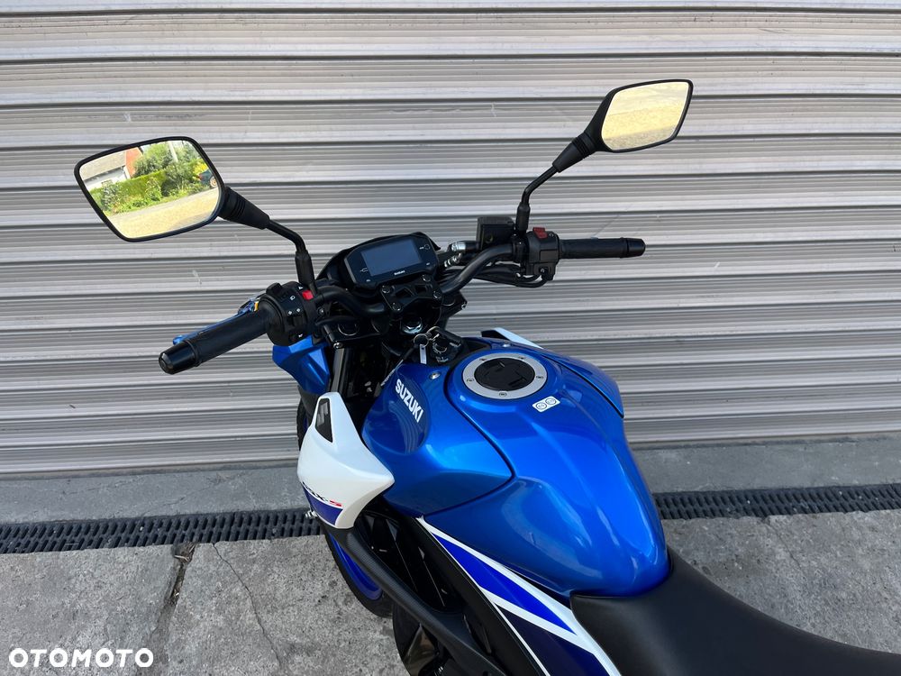 Suzuki GSX - 11