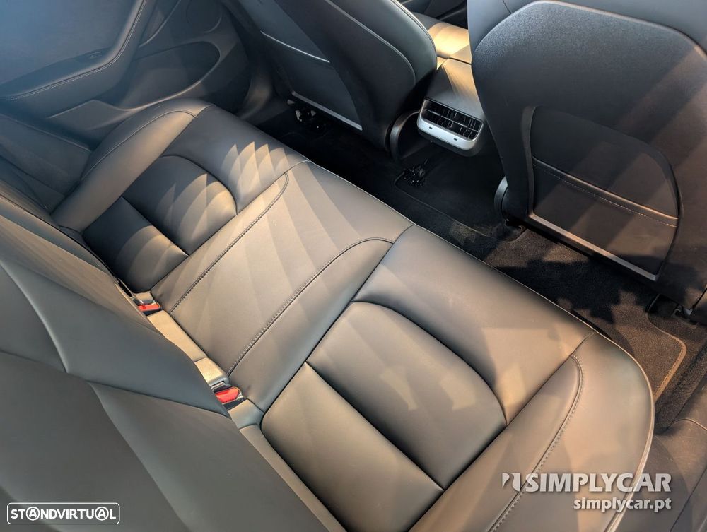 Tesla Model 3 - 8