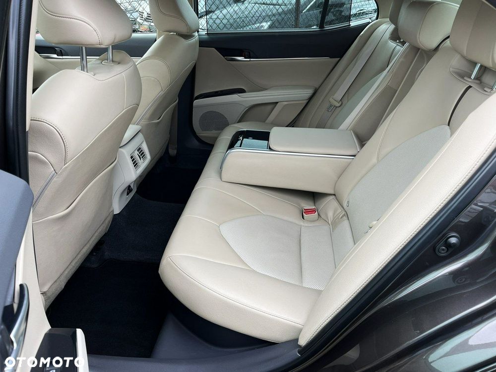 Toyota Camry 2.5 Hybrid Executive CVT - 35