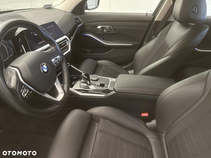 BMW Seria 3 318i Sport Line - 12