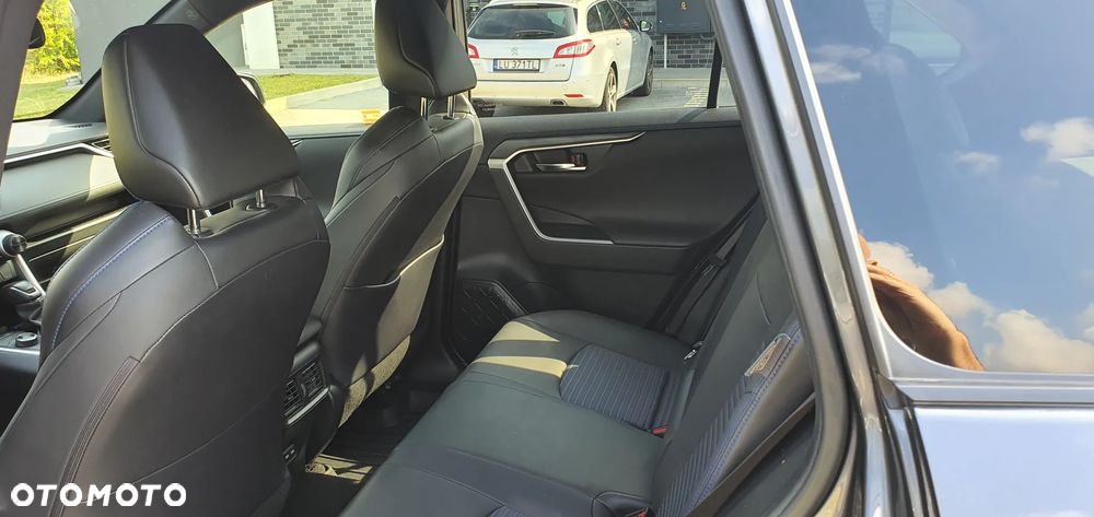 Toyota RAV4 - 8