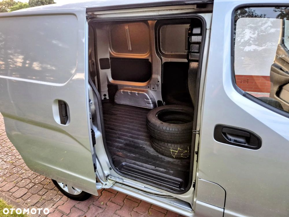 Nissan NV200 - 10