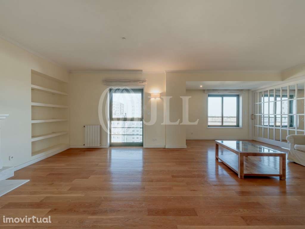 Apartamento T4+1 com garagem no Pinheiro Manso - Grande imagem: 5/30