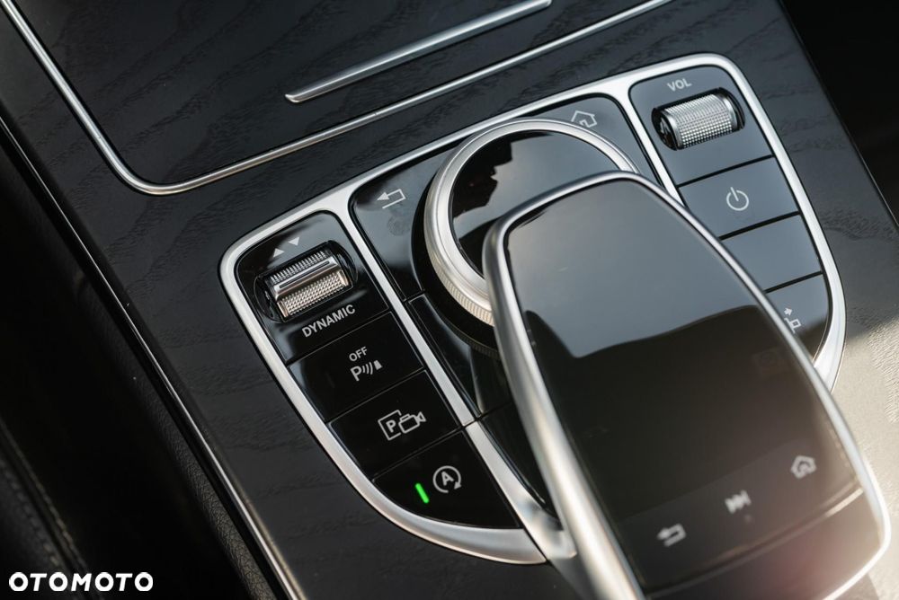 Mercedes-Benz Klasa C 300 9G-TRONIC - 25