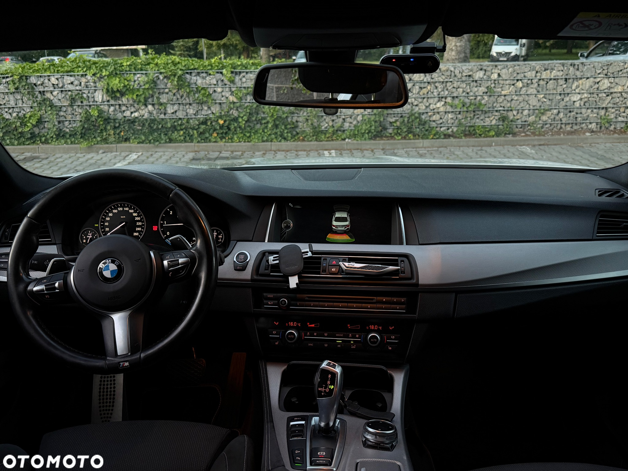 BMW Seria 5 520d xDrive - 14