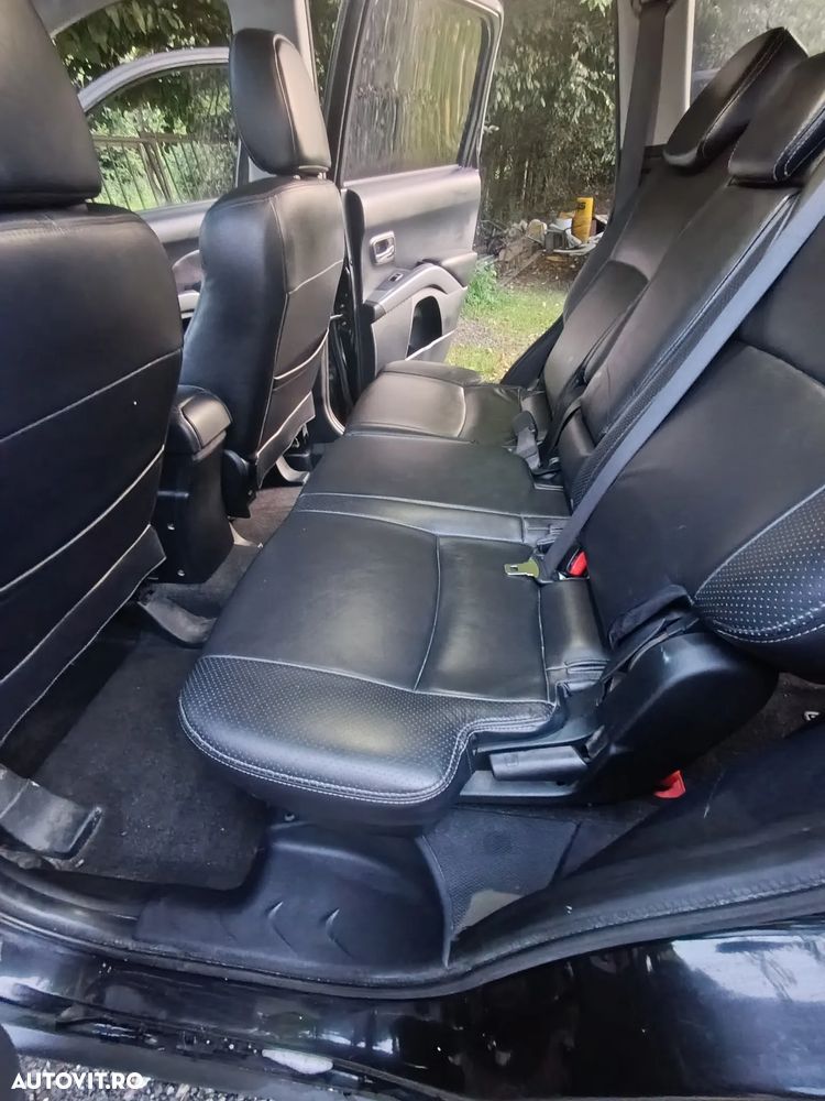 Mitsubishi Outlander - 14