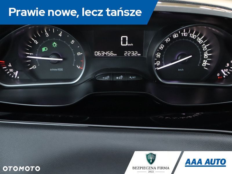 Peugeot 208 - 13