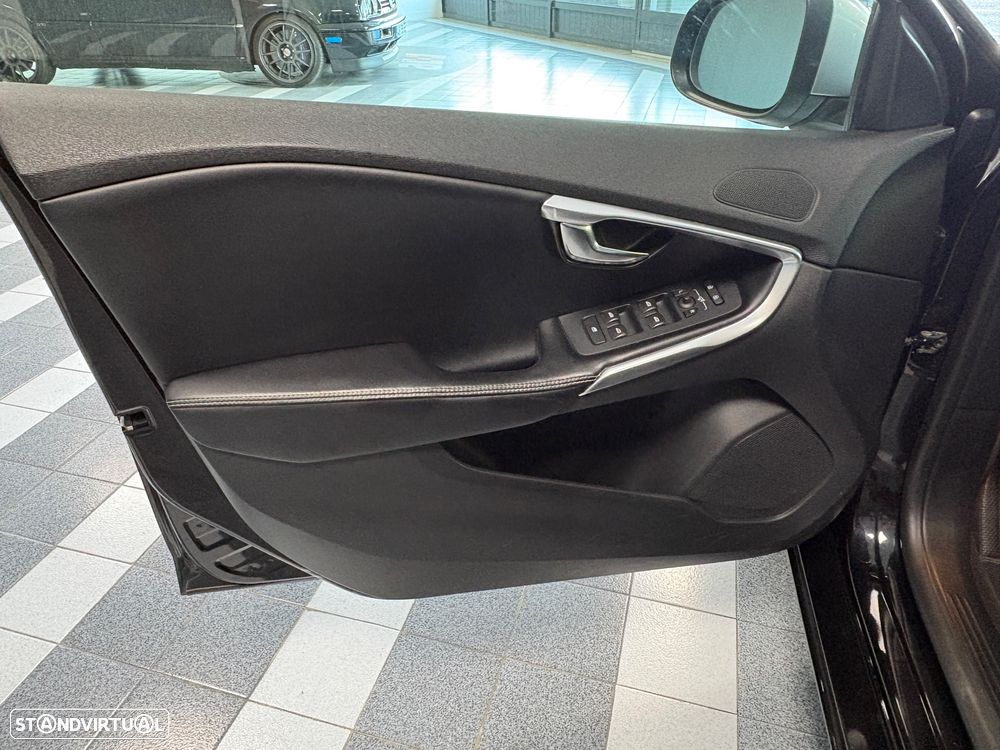 Volvo V40 2.0 D2 R-Design Momentum - 13