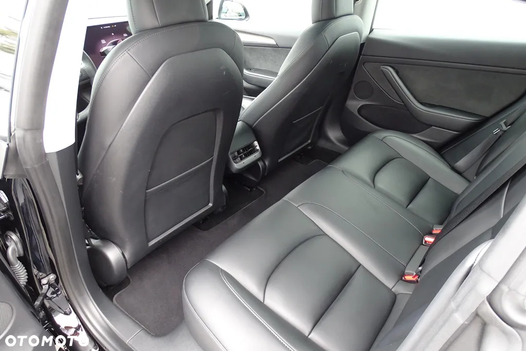 Tesla Model 3 Langstreckenbatterie Allradantrieb Dual Motor - 27