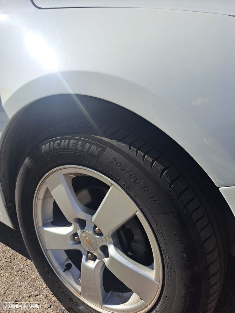 Chevrolet Cruze 1.6 LS - 13