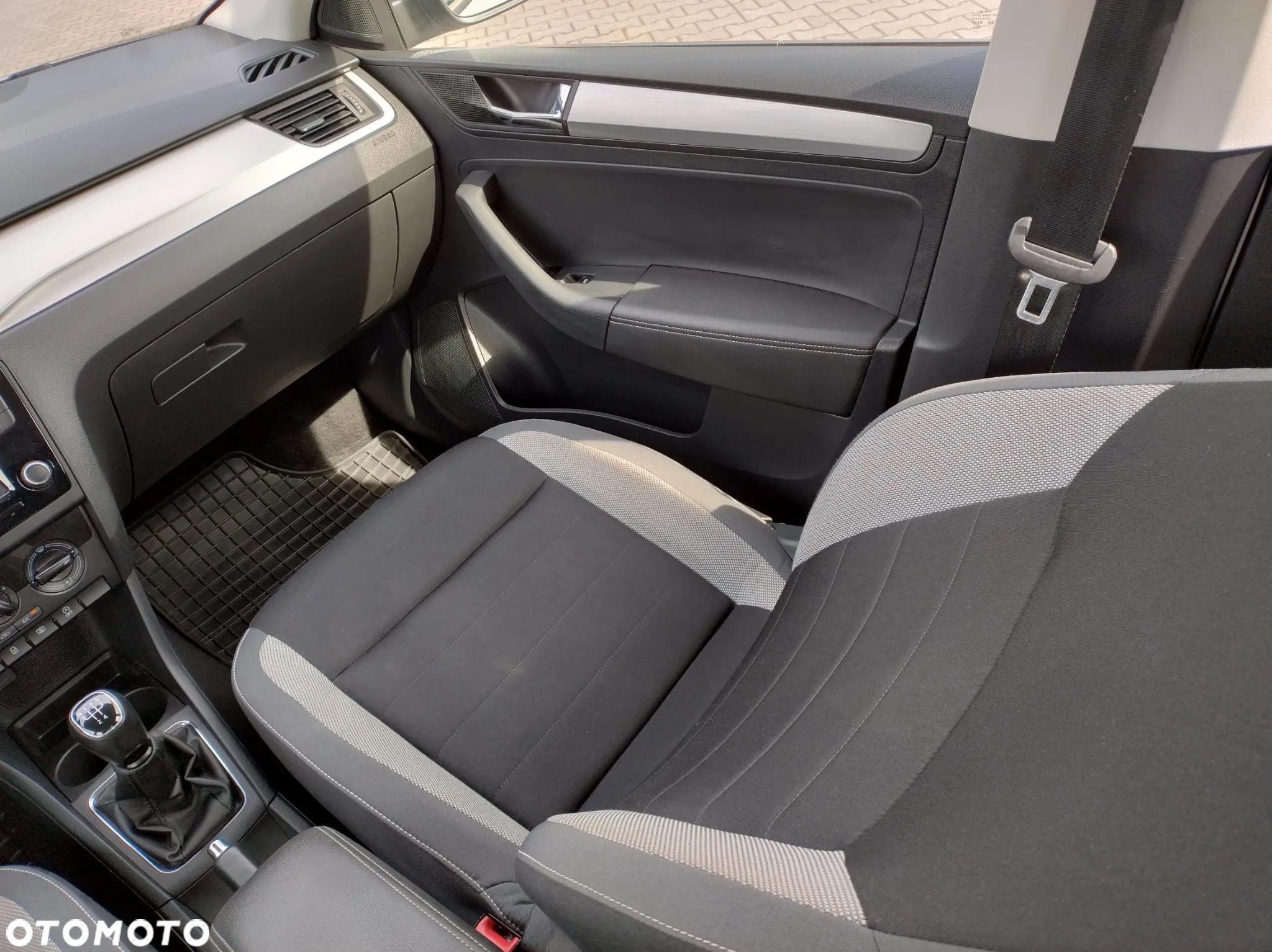 Skoda RAPID 1.0 TSI Ambition - 17