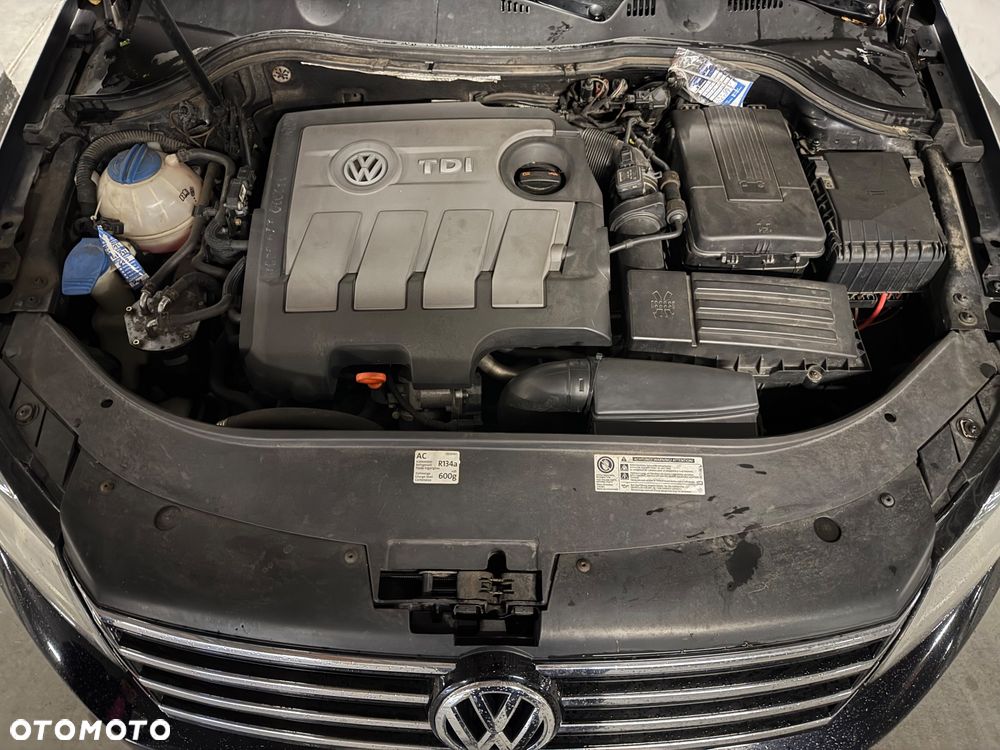 Volkswagen Passat 1.6 TDI DPF BlueMot Comfortline - 12
