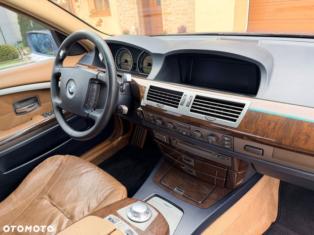BMW Seria 7 - 28
