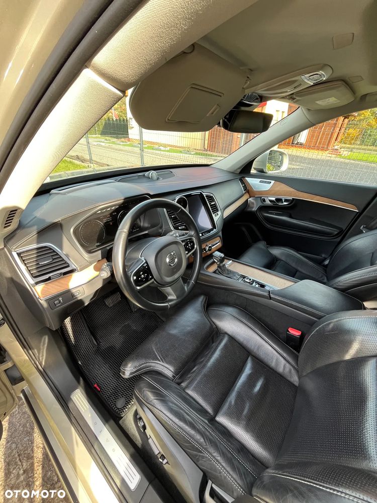 Volvo XC 90 - 7