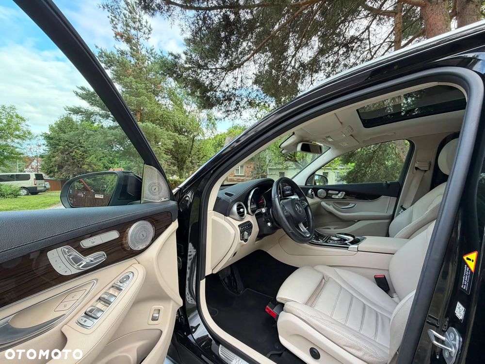 Mercedes-Benz GLC 250 4Matic 9G-TRONIC AMG Line - 14
