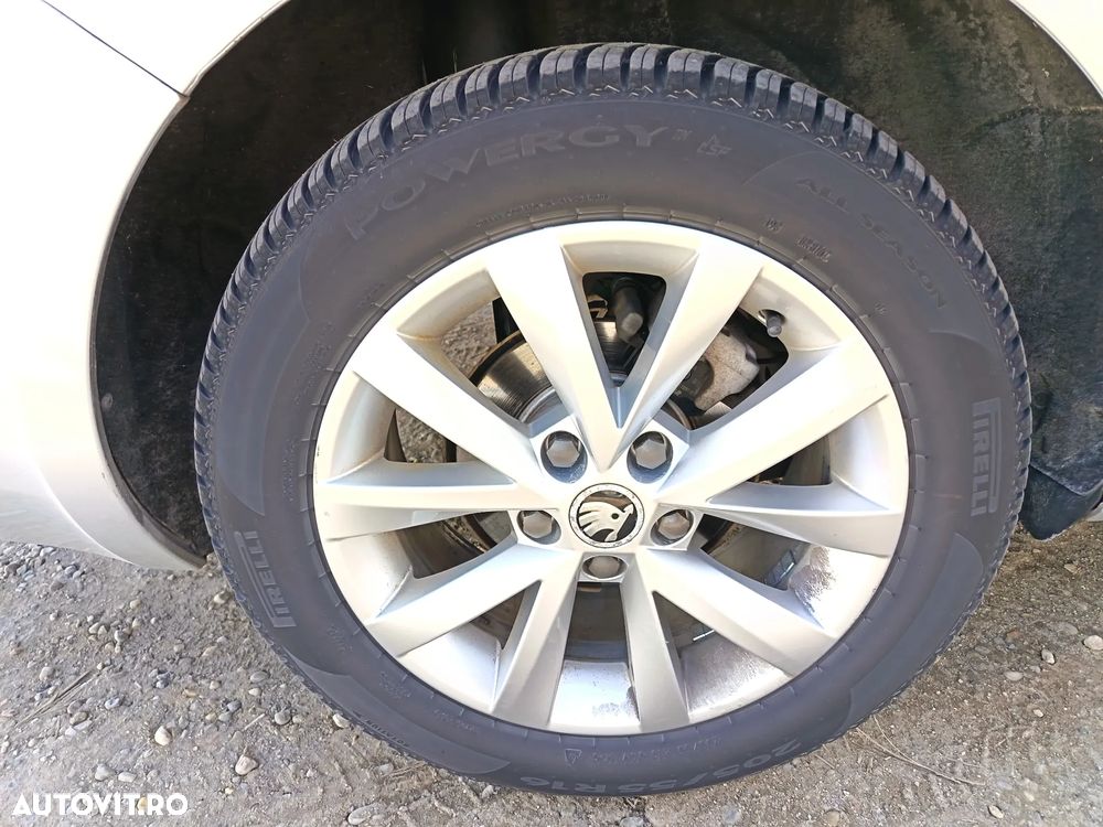 Skoda Octavia Combi 2.0 TDI (Green tec) DSG Style - 12