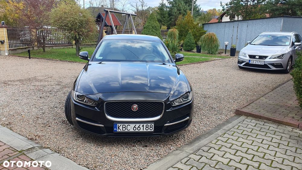 Jaguar XE 2.0 D Prestige - 9