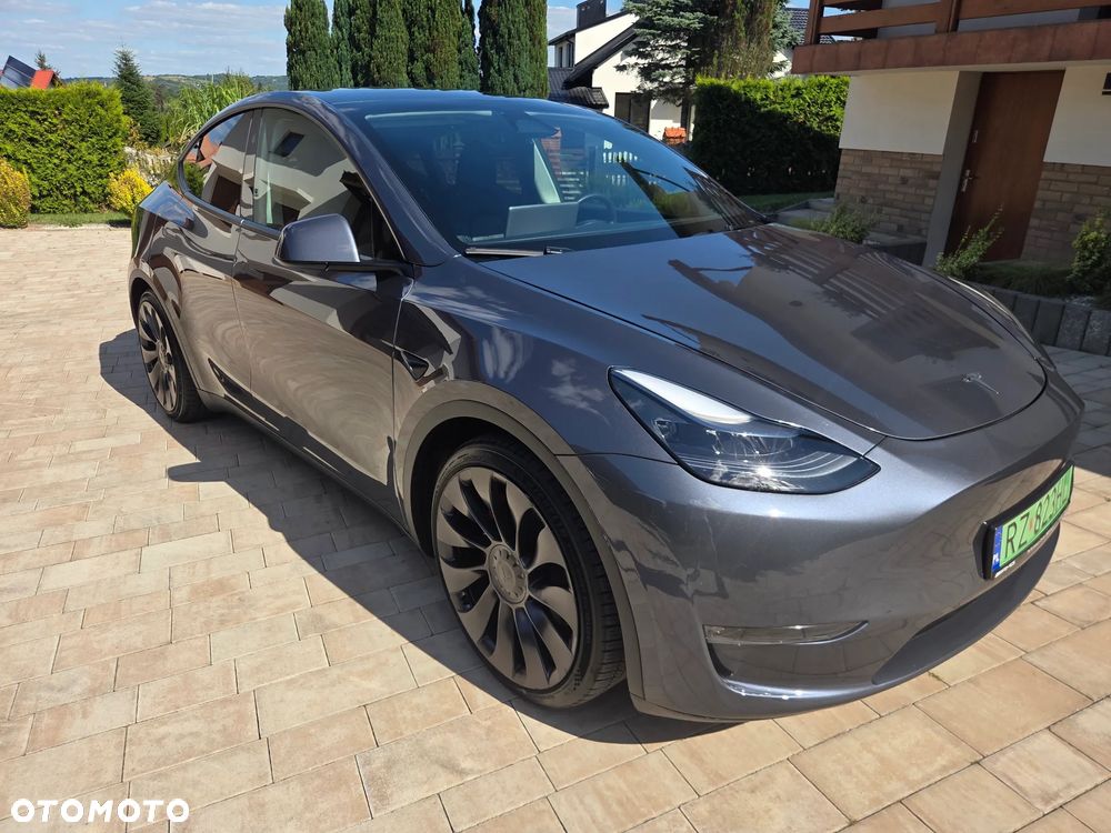 Tesla Model Y Performance AWD - 1