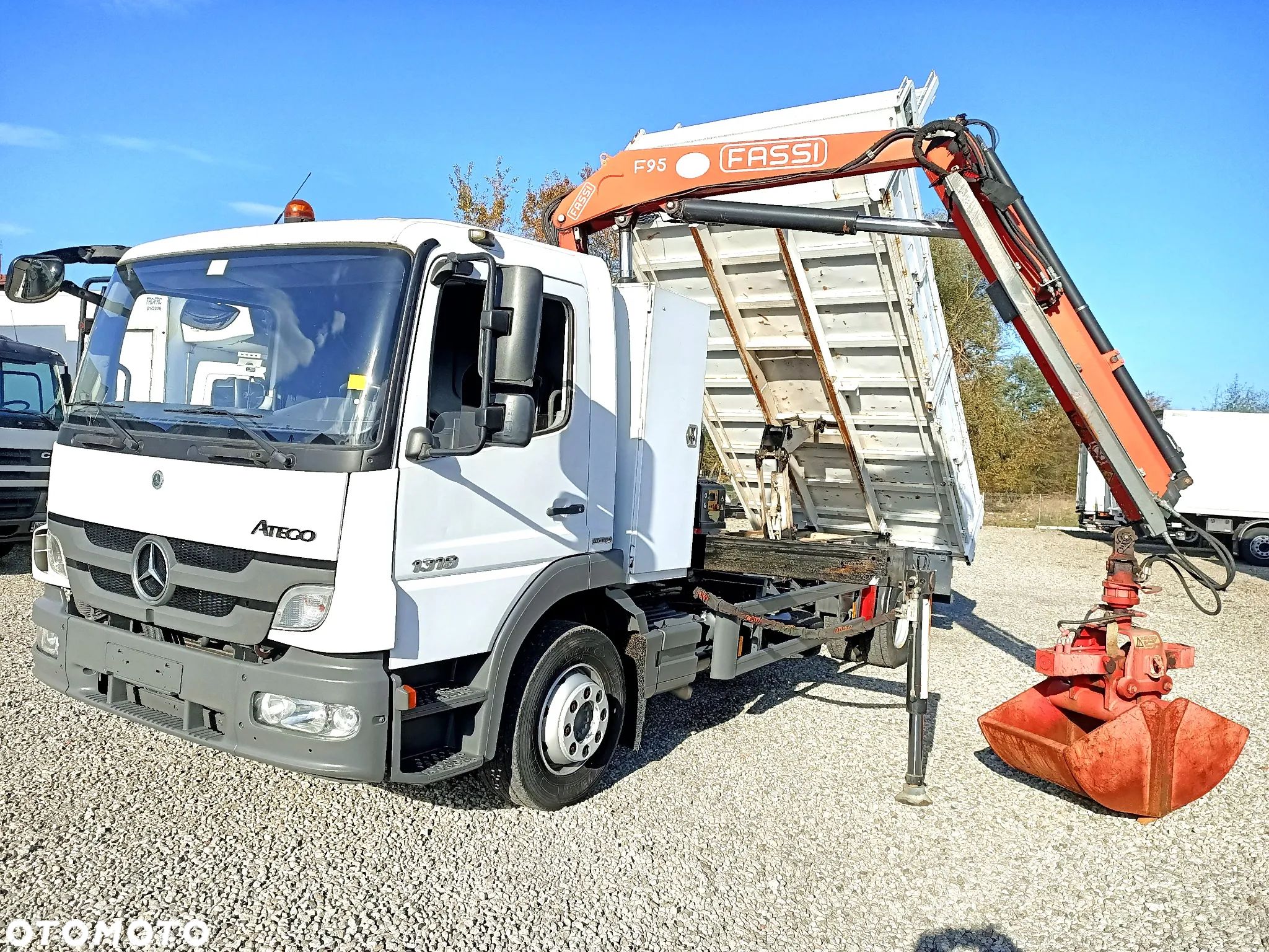 Mercedes-Benz Atego 1318N Wywrot Żuraw Dżwig HDS Fassi F95 - 1