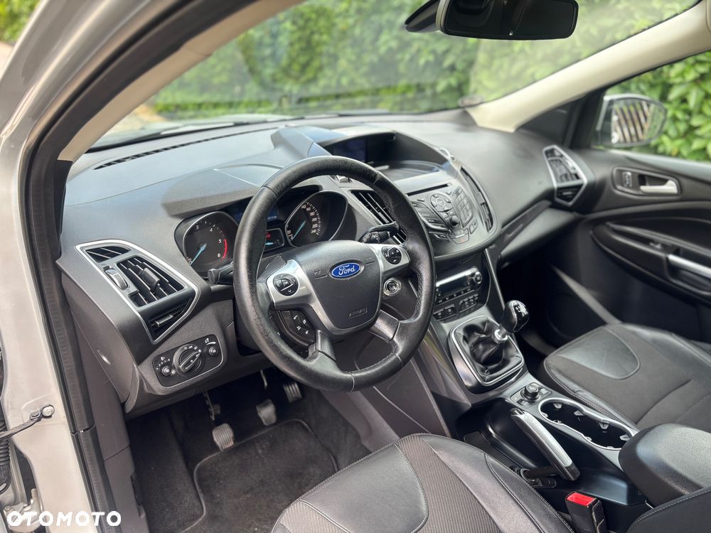 Ford Kuga 2.0 TDCi 2x4 Titanium - 16