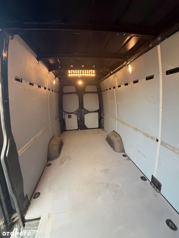 Mercedes-Benz 319 - 21