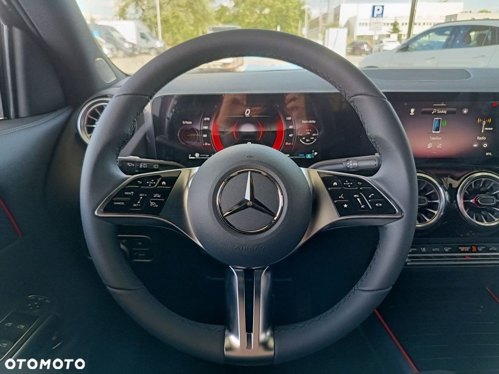 Mercedes-Benz GLA - 26