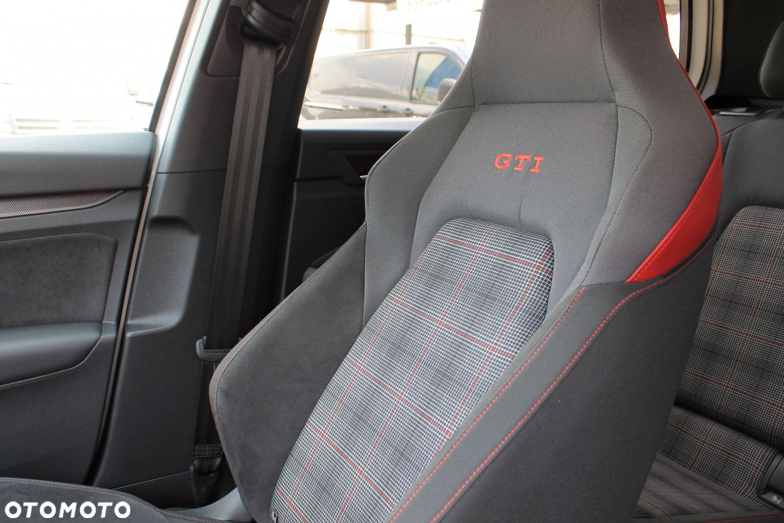 Volkswagen Golf - 22