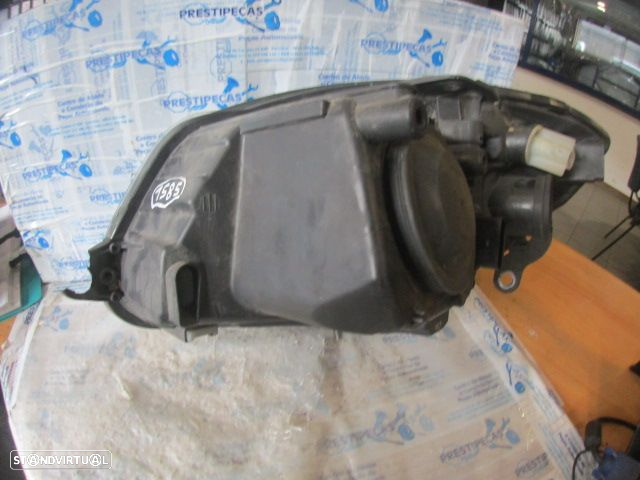 Farol Far1585  SKODA FABIA 2 2007 1.4I 85CV 5P AMARELO DRT H7 HELLA Apoio Danificado - 2