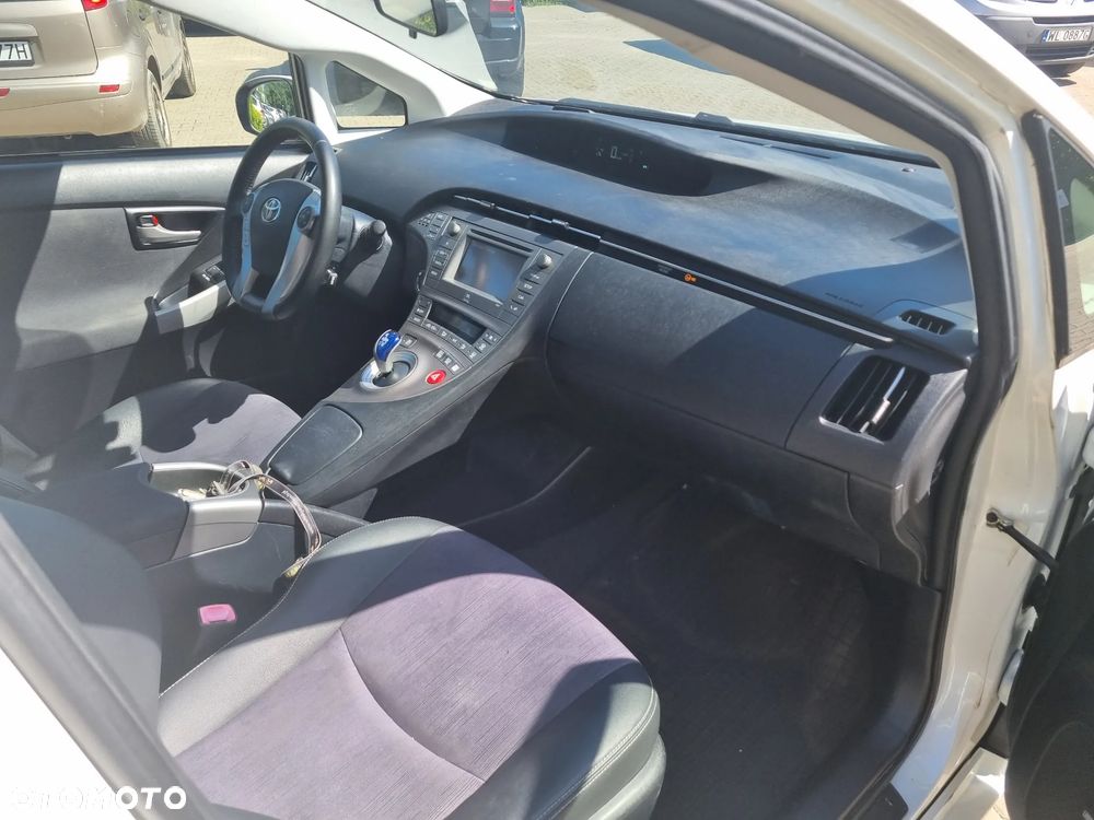 Toyota Prius (Hybrid) Executive - 31