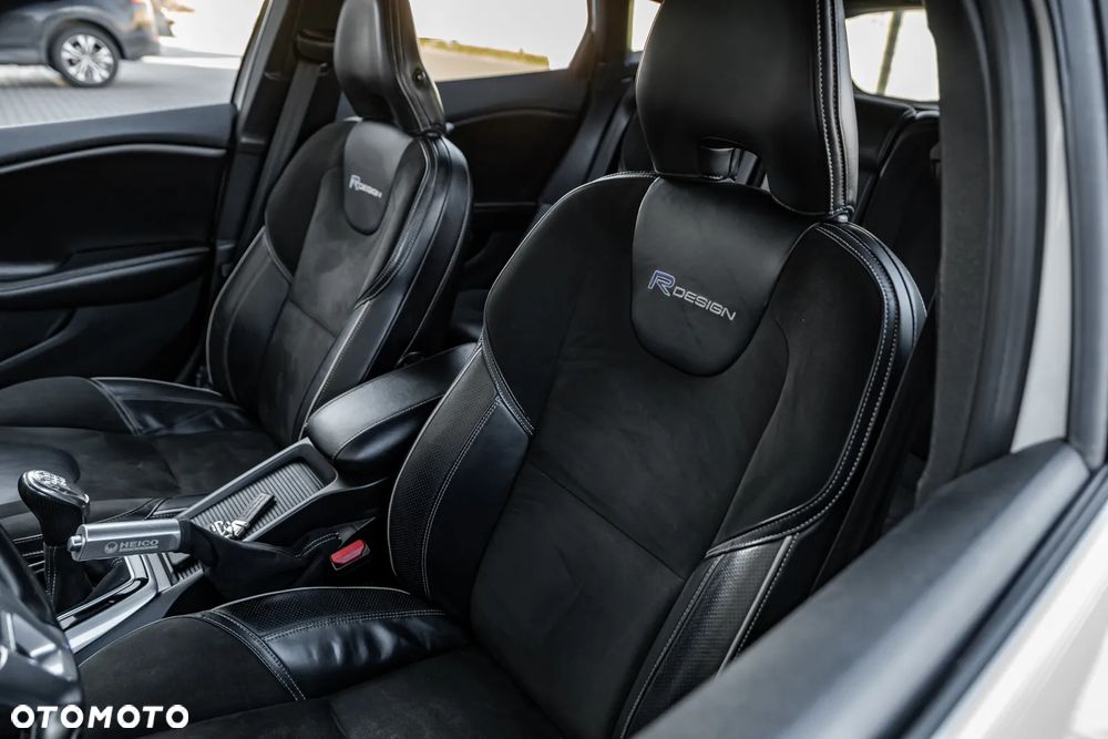 Volvo V40 - 25