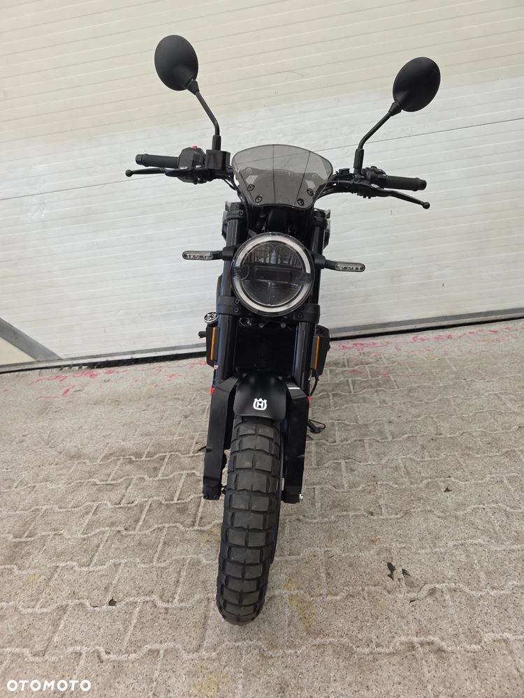 Husqvarna Svartpilen - 14