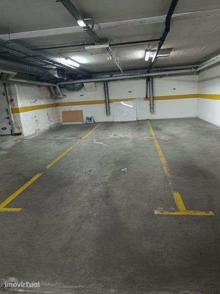 Garagem com estacionamento - Grande imagem: 4/5
