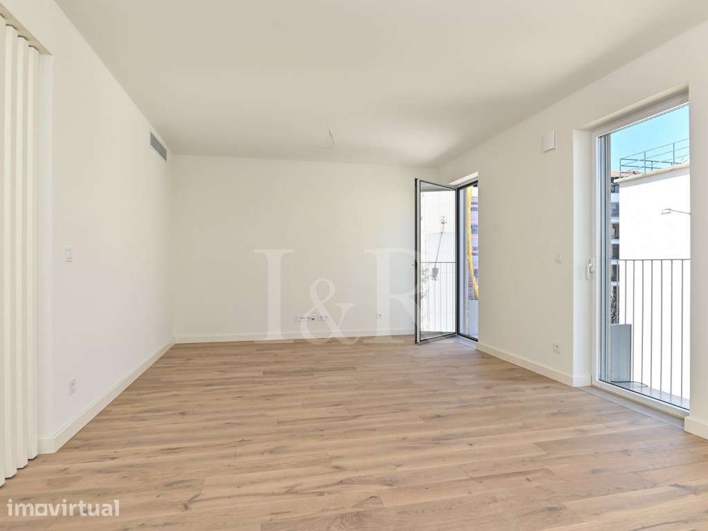 Apartamento T2 duplex com terraço e estacionamento no Areeiro - Grande imagem: 2/36