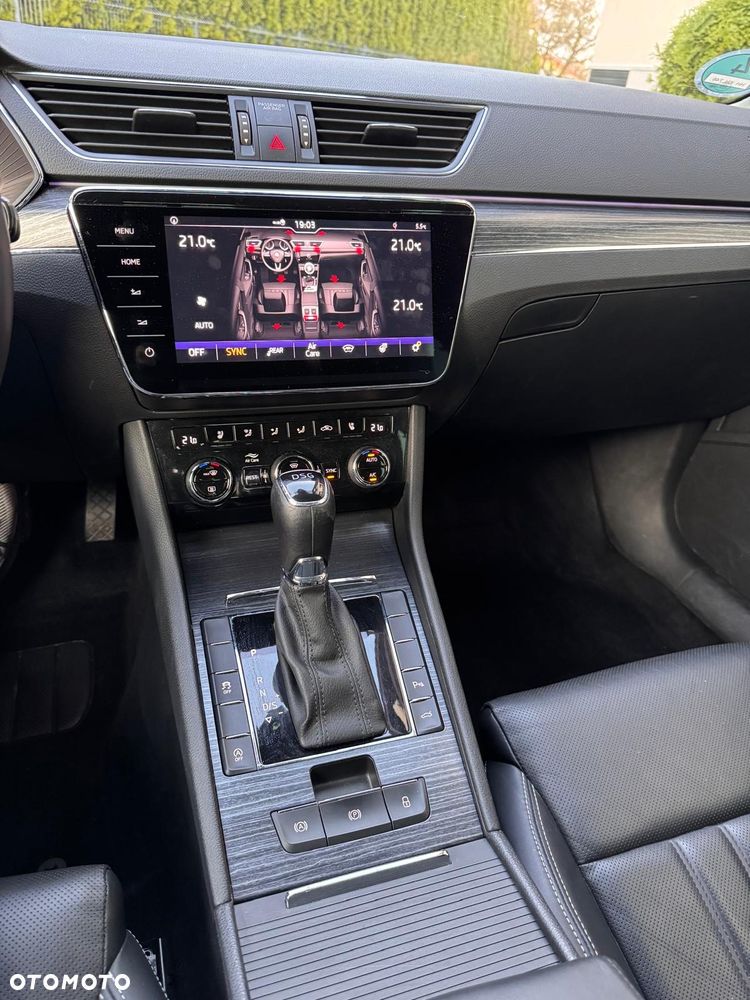 Skoda Superb 2.0 TDI DSG Premium Edition - 34