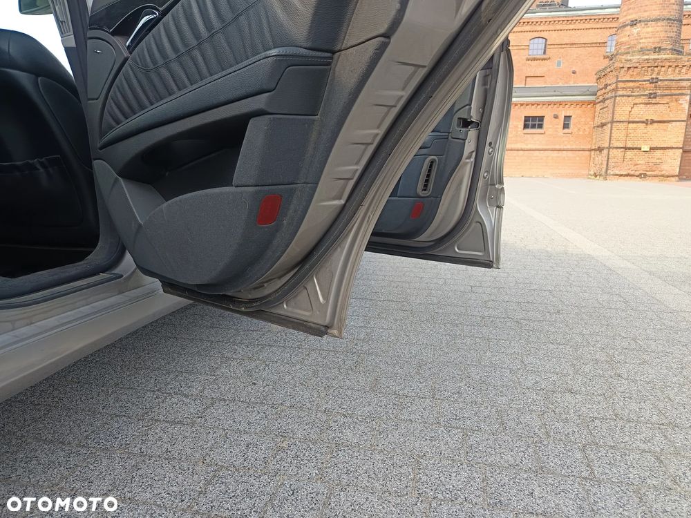 Mercedes-Benz Klasa E 320 T Avantgarde - 9