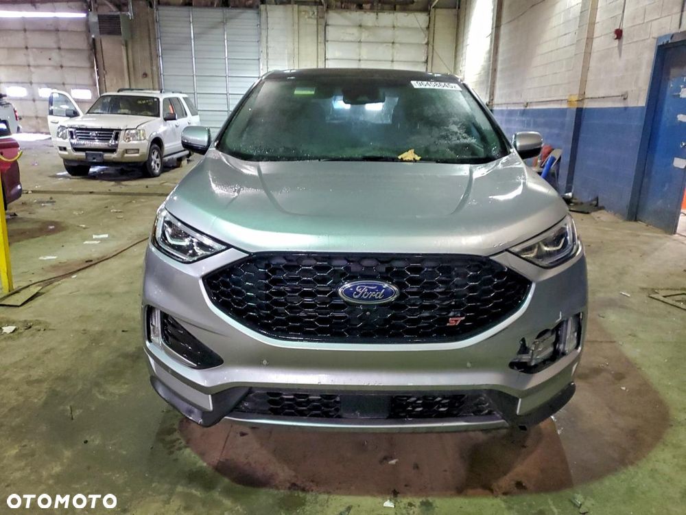 Ford Edge - 8