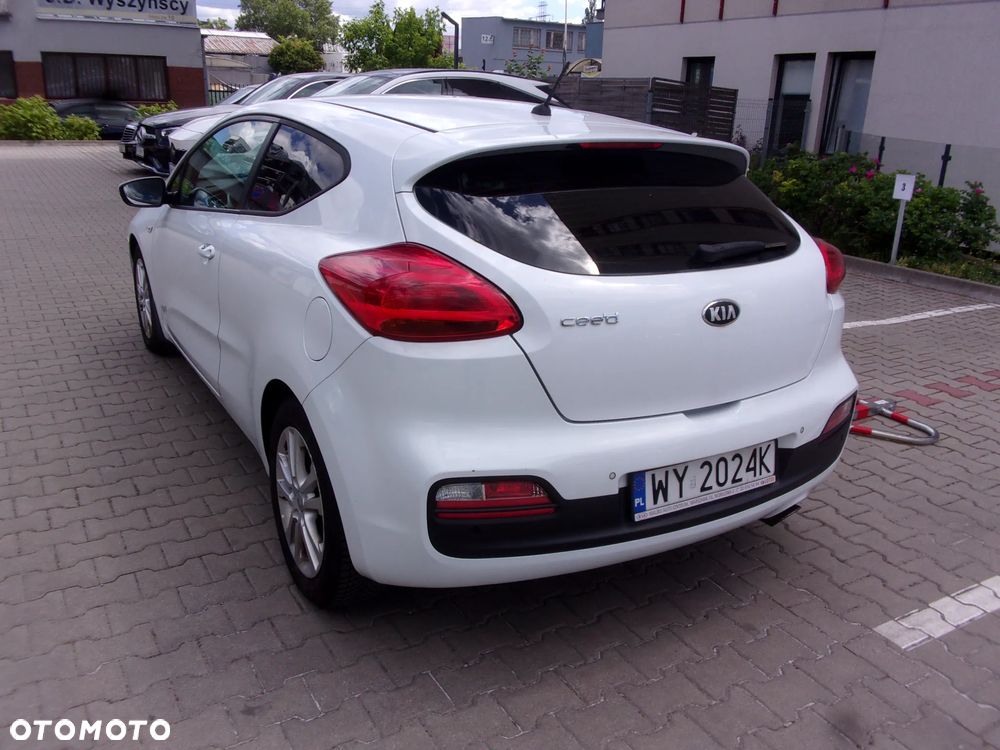 Kia Ceed - 8