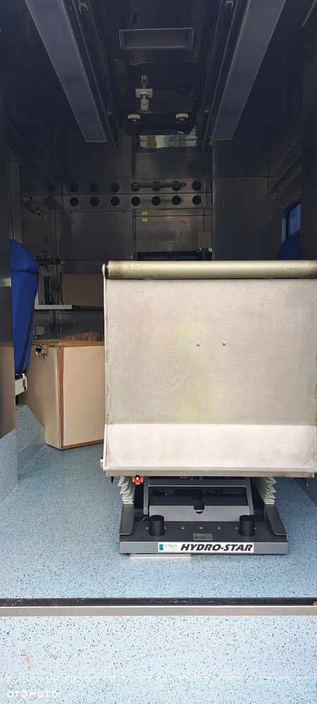 Mercedes-Benz 519 - 25