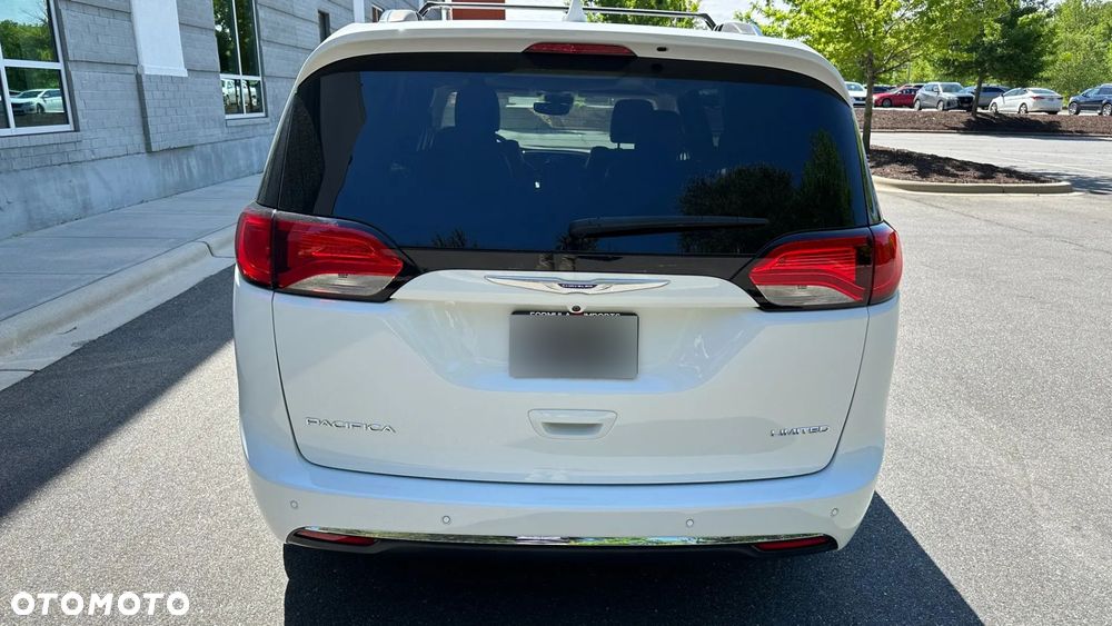 Chrysler Pacifica - 5