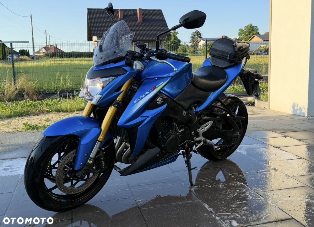 Suzuki GSX 1000 - 4