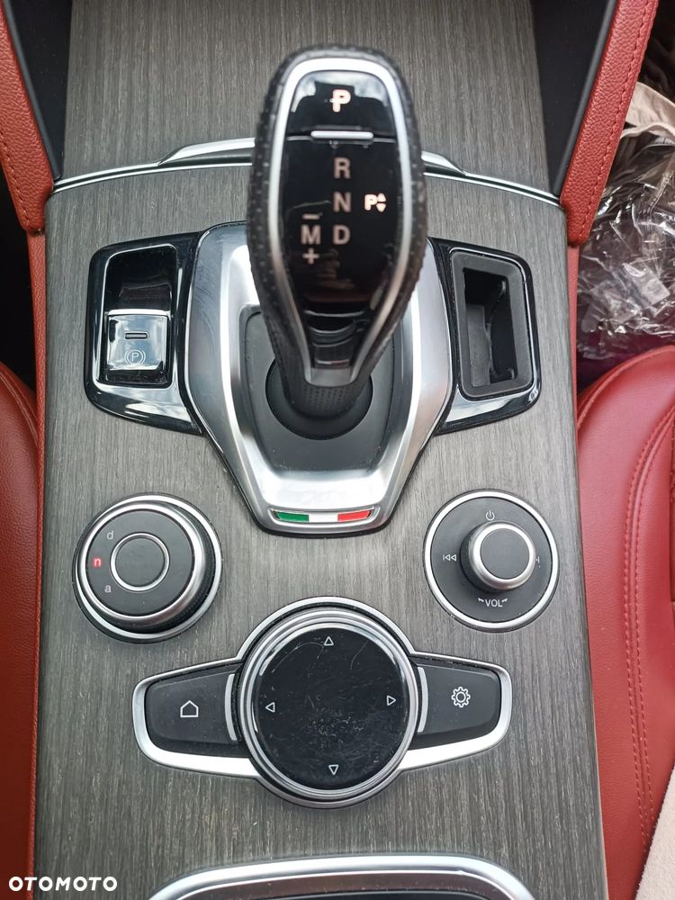 Alfa Romeo Stelvio 2.0 Turbo TI Q4 - 12