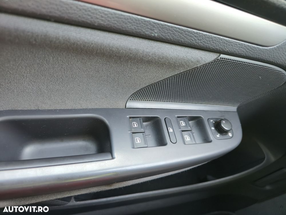 Volkswagen Golf 1.9 TDI DPF Comfortline BlueMotion - 14