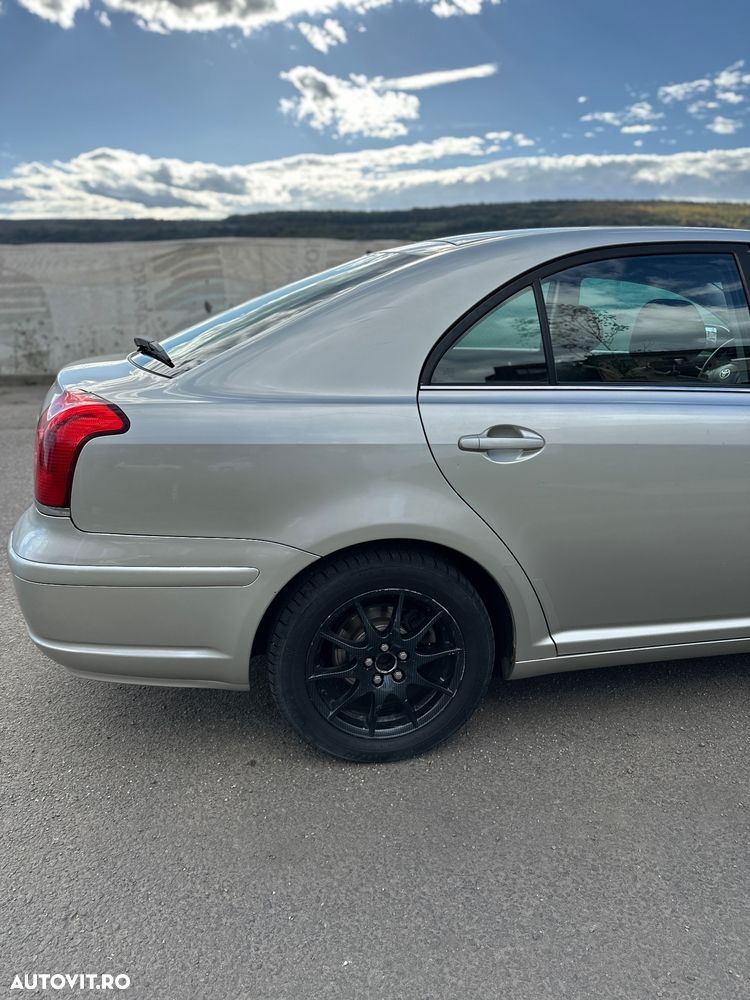 Toyota Avensis 2.0 D-4D - 7