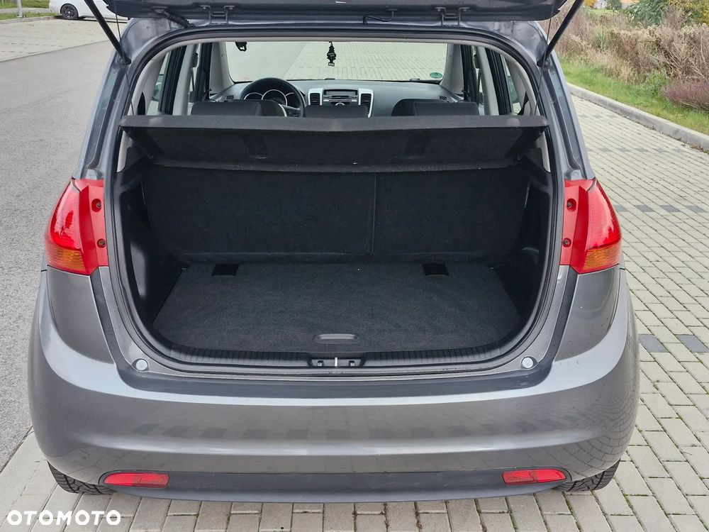 Kia Venga 1.4 CVVT Fifa World Cup Edition - 28