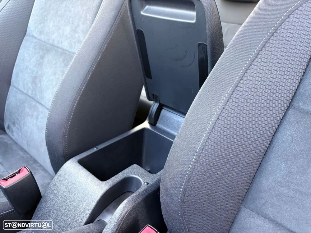VW Golf 2.0 TDi Highline DSG - 33