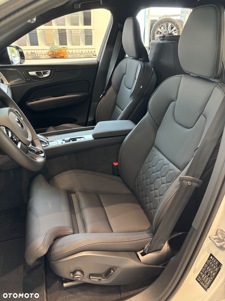 Volvo XC 60 B5 B AWD Plus Dark - 7