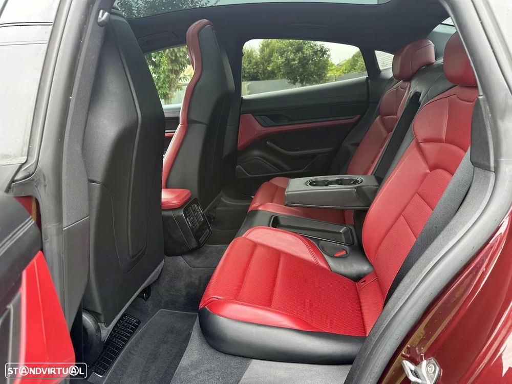 Porsche Taycan 4S - 36